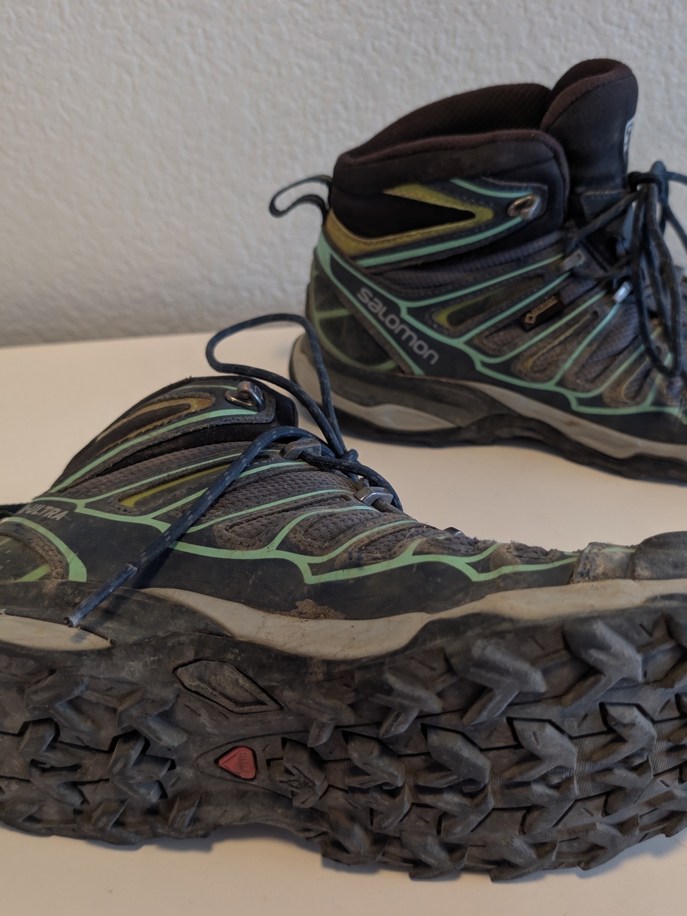 Salomon Women's X-Ultra Waterproof Black and Green Trail Hiking Shoes, US Size 8
